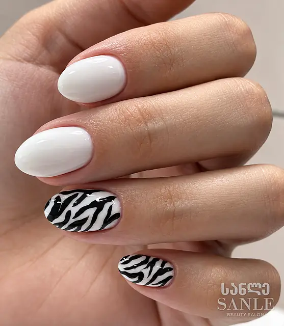 Zebra print on accent nails — work by SANLE