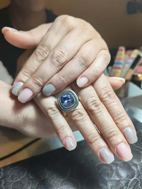 მანიკური — SANLE Beauty Salon, თბილისი